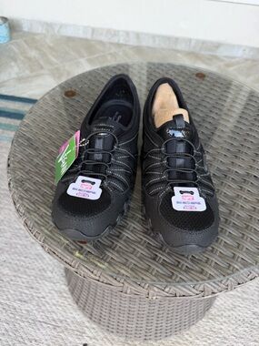 Skechers relaxed fit sneaker with air-cooled Memory Foam.